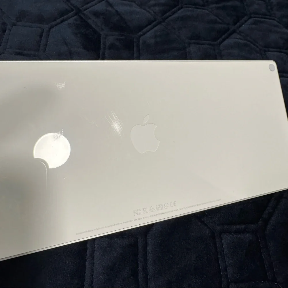 Apple Magic Keyboard- Lightening Port